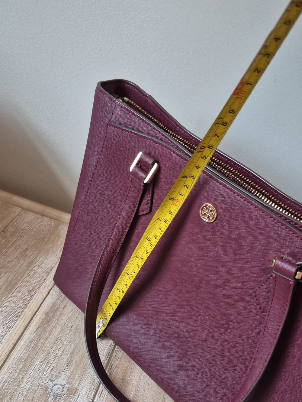 Tory Burch Robinson Burgundy Tote Bag - Picture 15 of 16